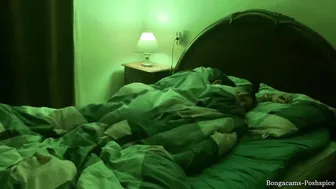 Молодая сестра трахнута братом посреди ночи