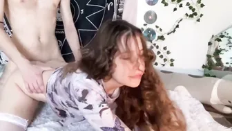 Выебал в киску рыжую сучку после минета